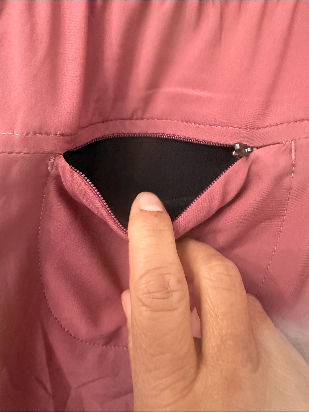 Vuori Women's Maroon Athletic Zip-Pocket Shorts XS - Picture 5 of 11